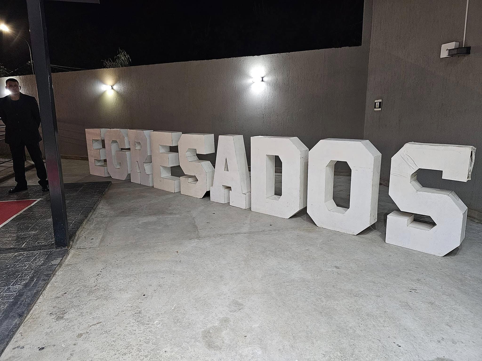 Cartelería de la fiesta de egresados