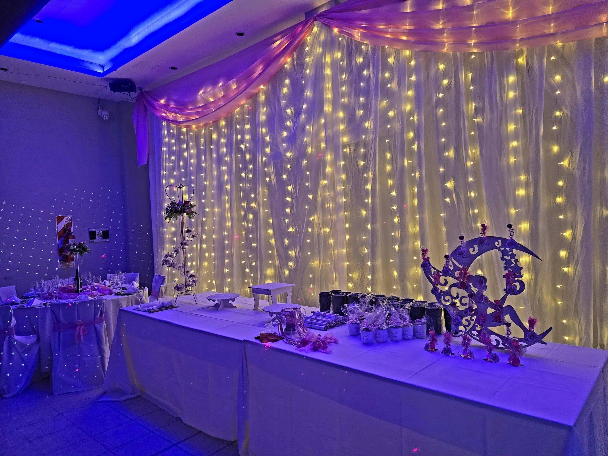 Detalles de la ambientación del salón