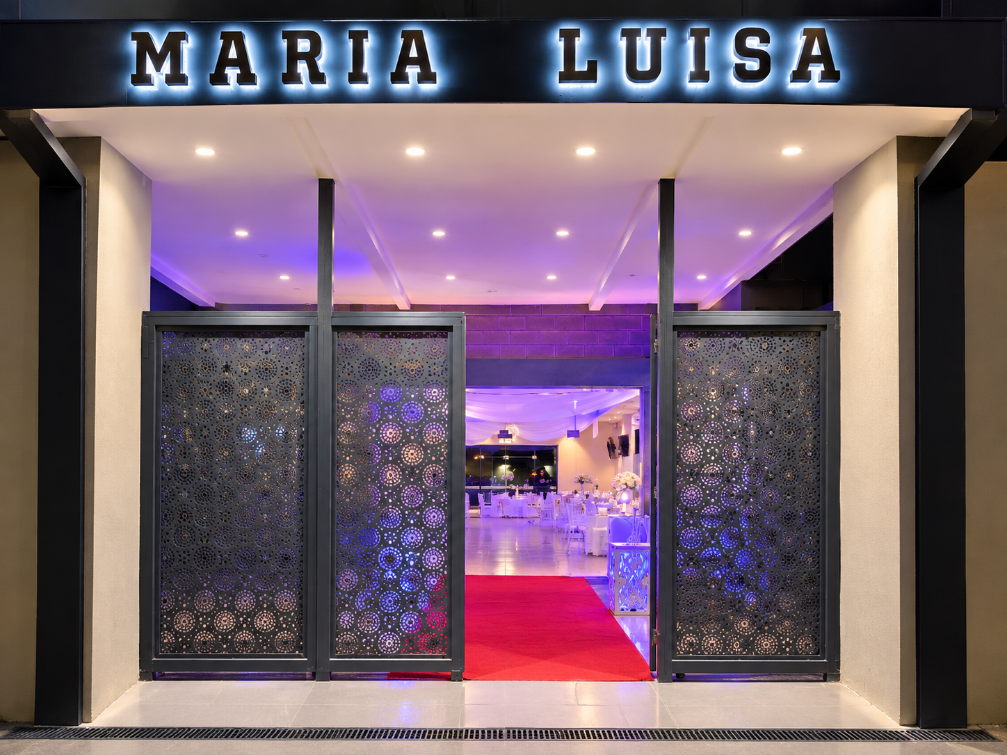 Puerta del salón
